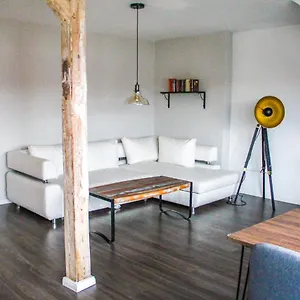 Exklusive 2 Zi. Dachgeschosswohnung In Lage! Apartment