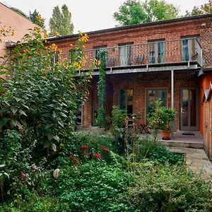 Beautiful Backyard Remise Apartment Berlin